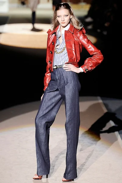 Look 11